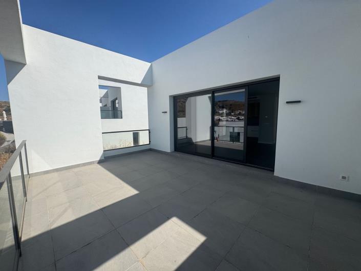 Image No.4-3 Bed Townhouse for sale