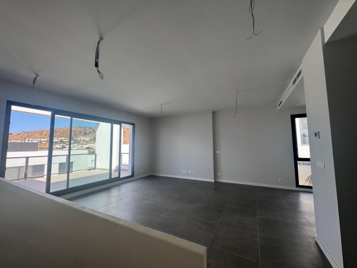 Image No.10-3 Bed Townhouse for sale