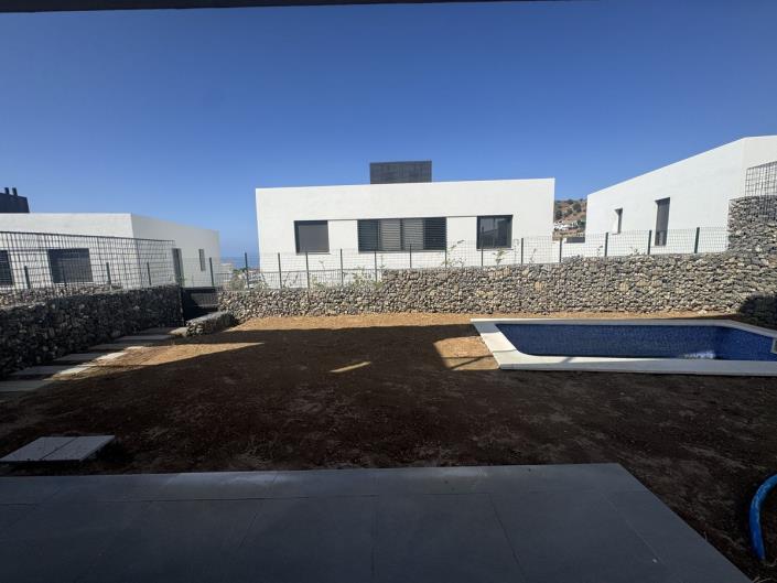 Image No.12-3 Bed Townhouse for sale