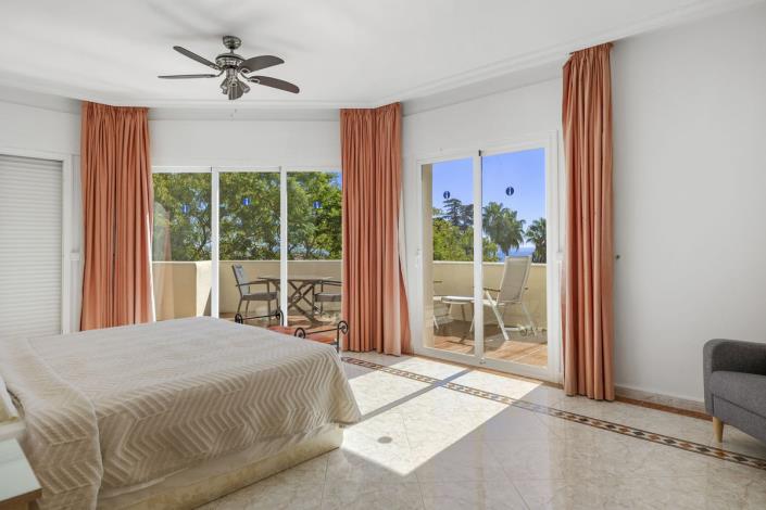 Image No.19-5 Bed Villa / Detached for sale