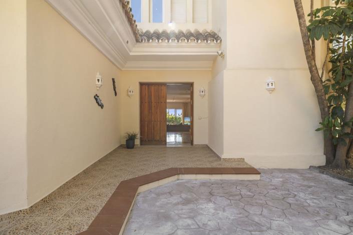 Image No.34-5 Bed Villa / Detached for sale