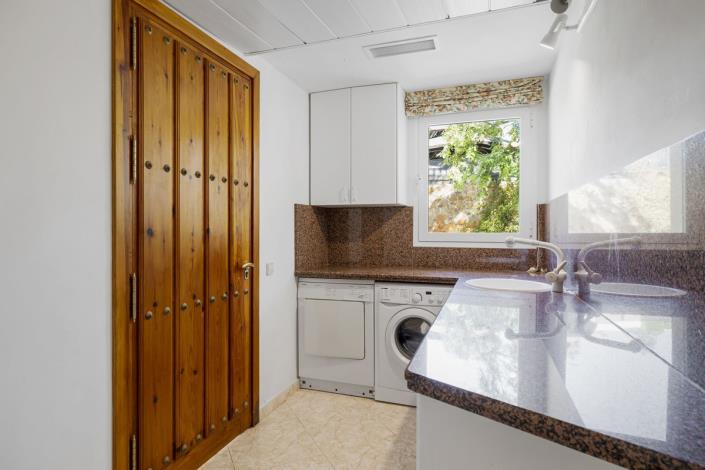 Image No.44-5 Bed Villa / Detached for sale