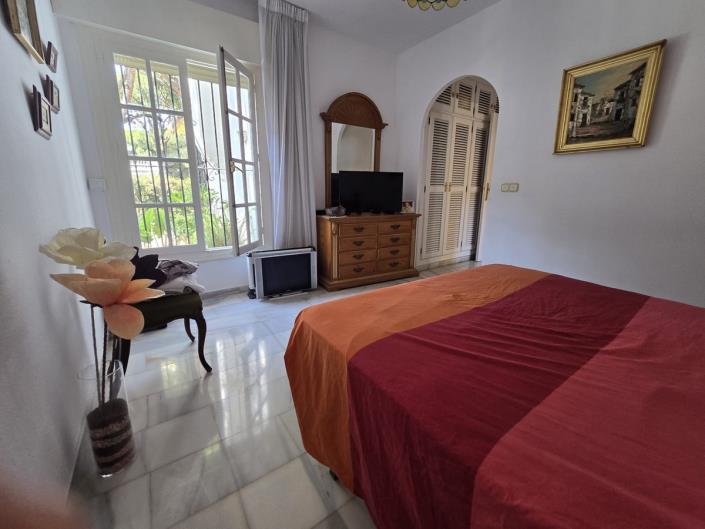 Image No.14-4 Bed Villa / Detached for sale