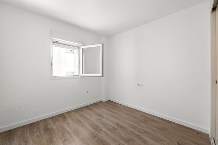 Image No.15-3 Bed Apartment for sale