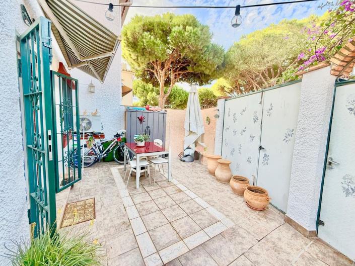 Image No.26-2 Bed Semi-Detached for sale