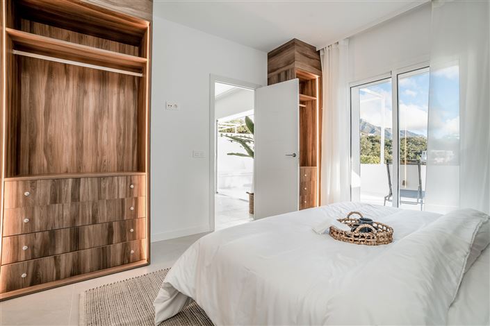 Image No.20-4 Bed Apartment for sale