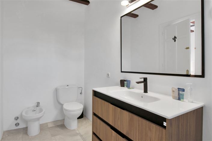 Image No.37-3 Bed Townhouse for sale