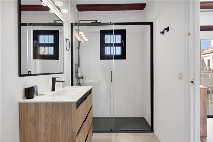 Image No.38-3 Bed Townhouse for sale