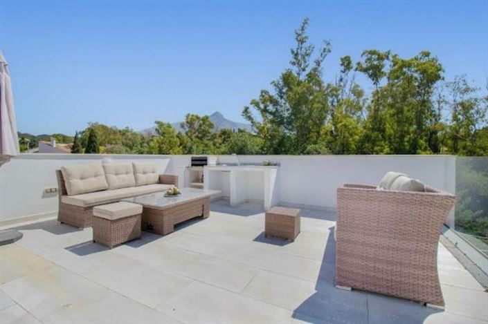 Image No.10-3 Bed House for sale