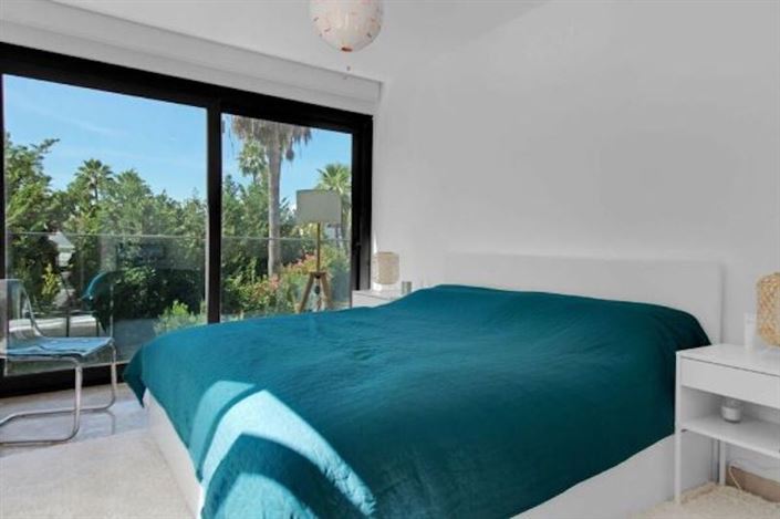 Image No.15-3 Bed House for sale