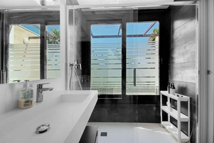 Image No.17-3 Bed House for sale