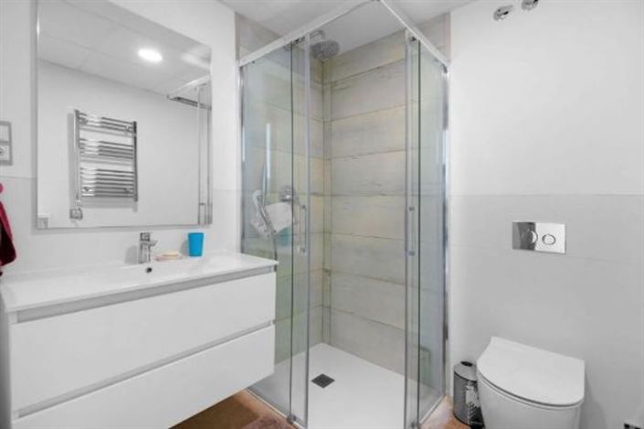 Image No.18-3 Bed House for sale