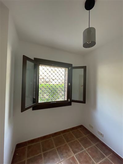 Image No.21-4 Bed House for sale