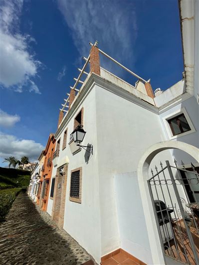 Image No.3-4 Bed House for sale