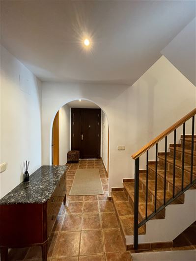 Image No.8-4 Bed House for sale