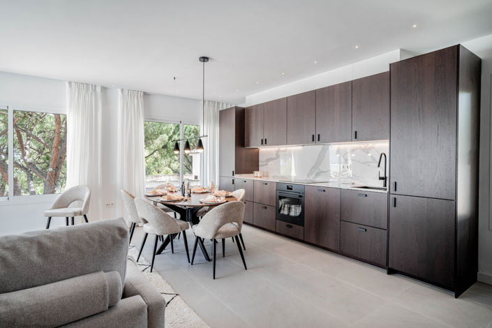 Image No.12-4 Bed Property for sale