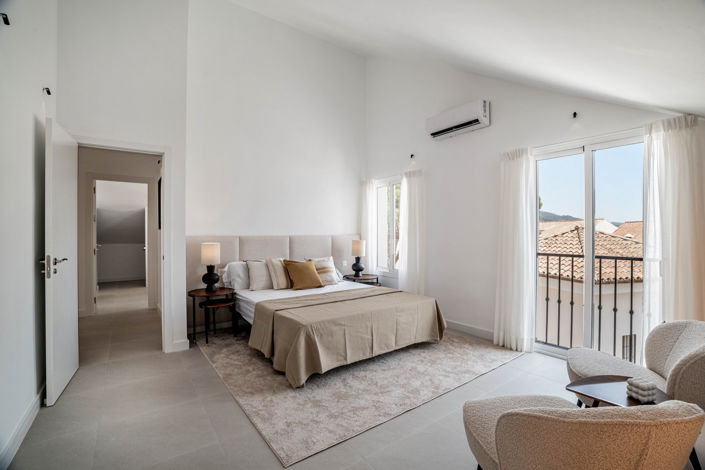 Image No.14-4 Bed Property for sale