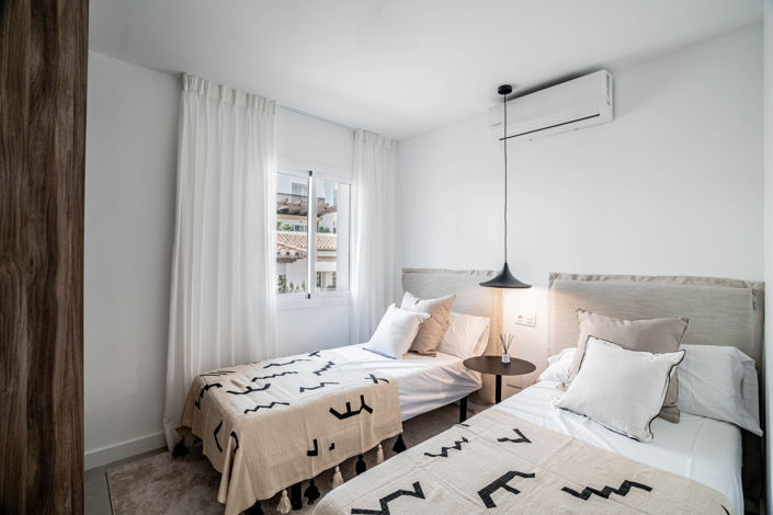 Image No.24-4 Bed Property for sale