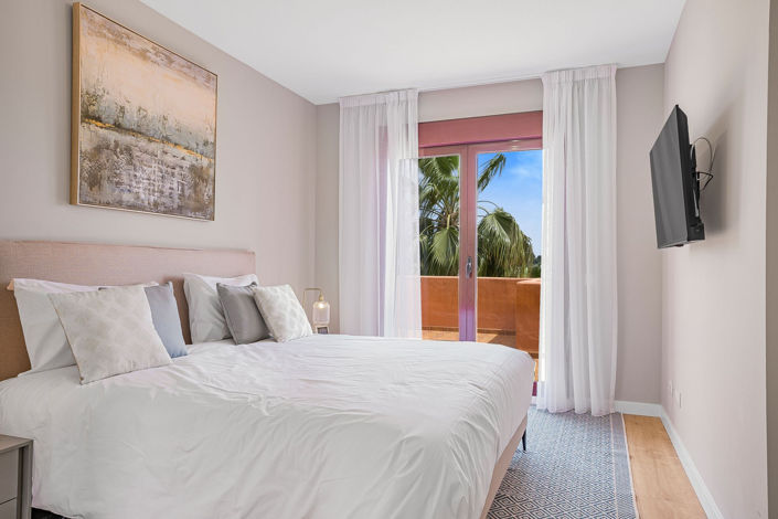 Image No.3-3 Bed Property for sale