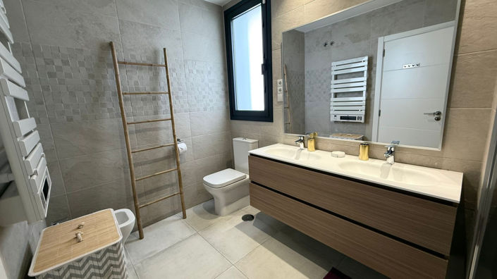 Image No.8-2 Bed Property for sale