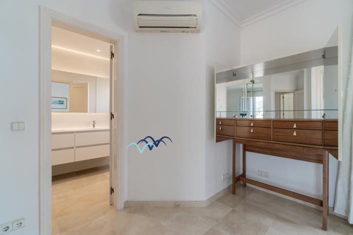 Image No.14-2 Bed Semi-Detached for sale