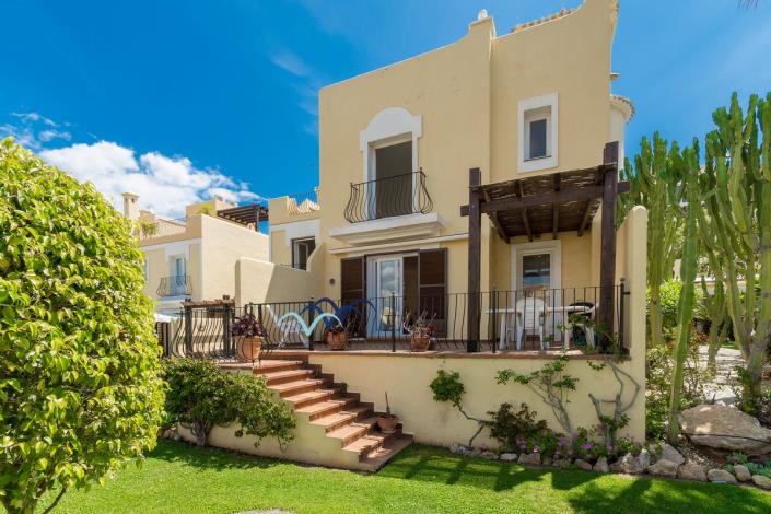 Image No.35-2 Bed Semi-Detached for sale