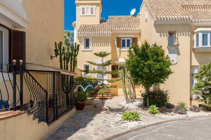 Image No.38-2 Bed Semi-Detached for sale