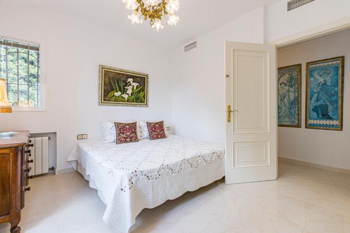 Image No.24-5 Bed Villa / Detached for sale