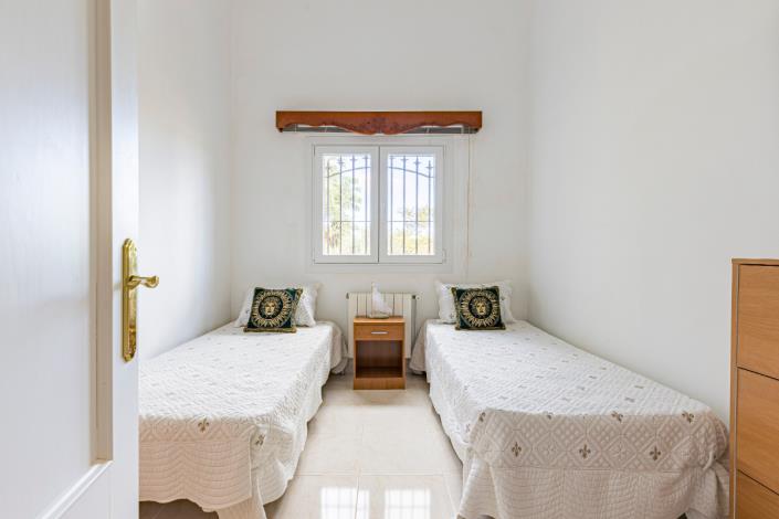 Image No.33-5 Bed Villa / Detached for sale