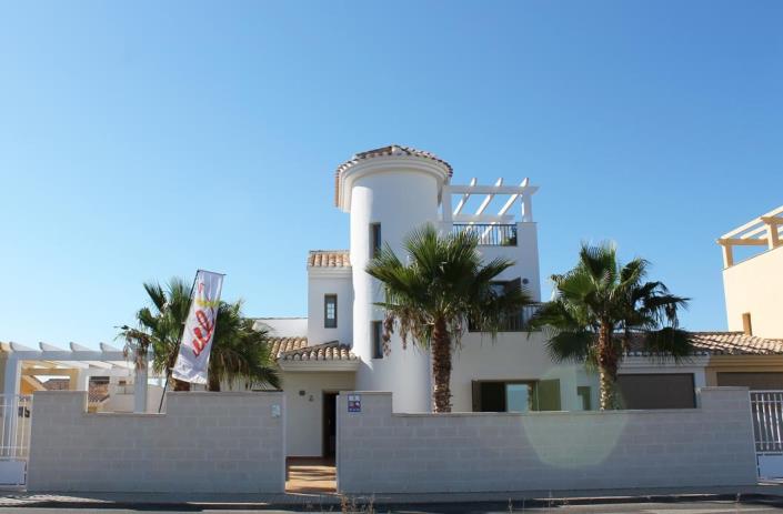 Image No.11-4 Bed Villa / Detached for sale