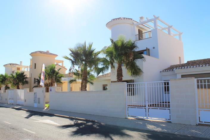 Image No.1-4 Bed Villa / Detached for sale