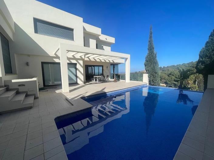 Image No.5-5 Bed Villa / Detached for sale