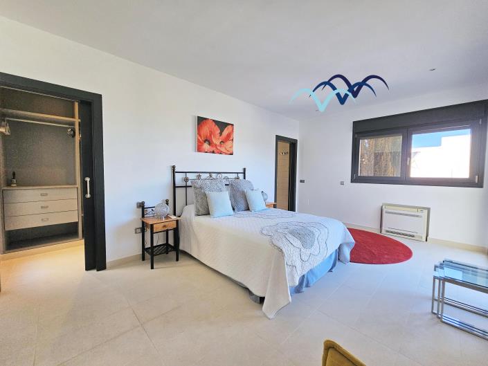 Image No.24-5 Bed Villa / Detached for sale