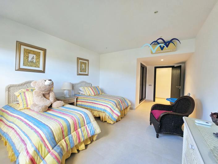 Image No.33-5 Bed Villa / Detached for sale