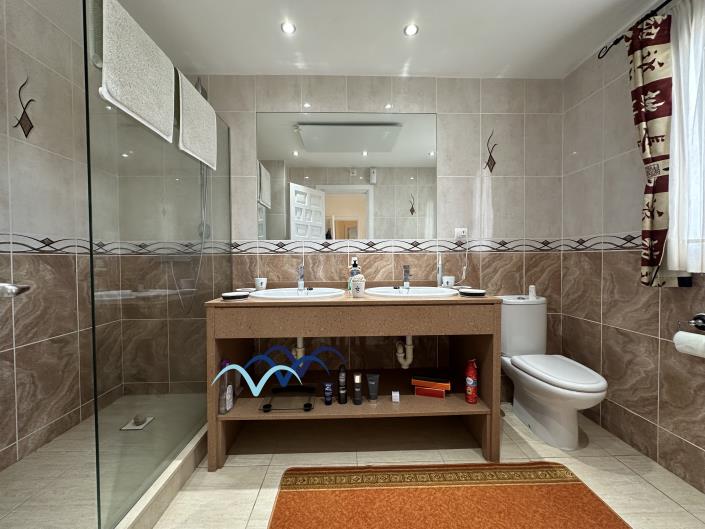 Image No.20-4 Bed Villa / Detached for sale