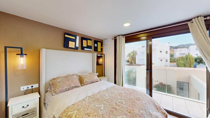 Image No.18-4 Bed Villa / Detached for sale