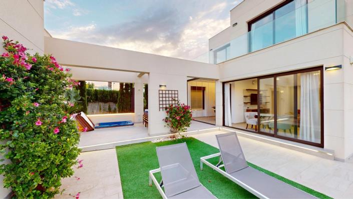 Image No.3-4 Bed Villa / Detached for sale