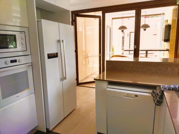 Image No.12-4 Bed Villa / Detached for sale