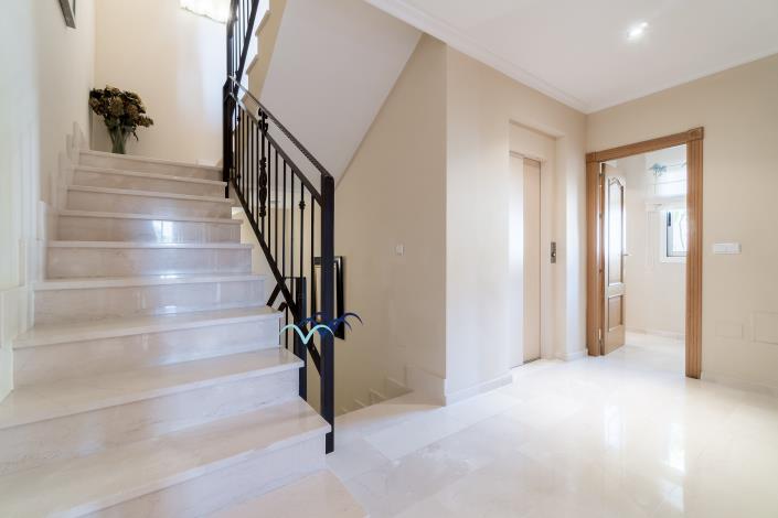 Image No.15-5 Bed Villa / Detached for sale