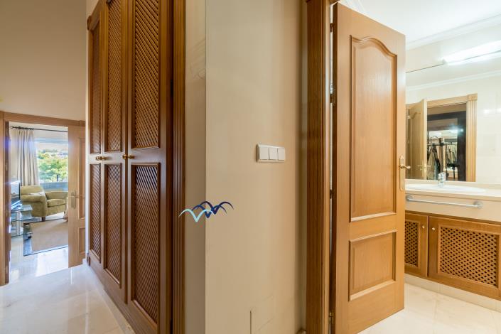 Image No.19-5 Bed Villa / Detached for sale