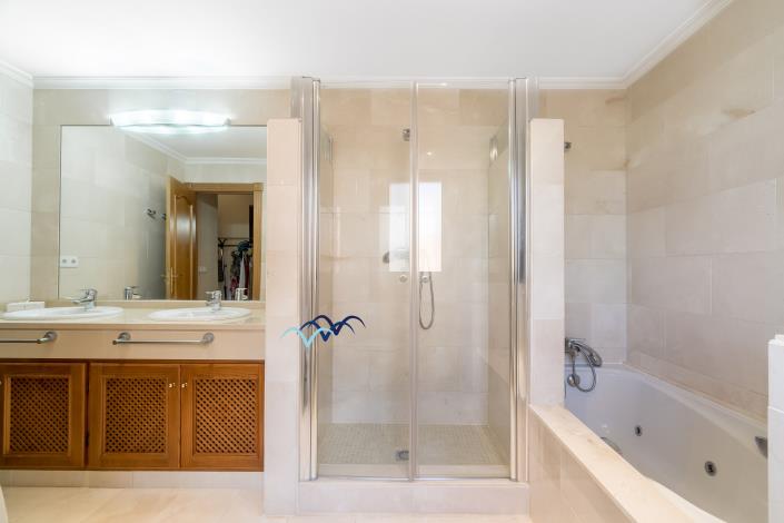 Image No.20-5 Bed Villa / Detached for sale