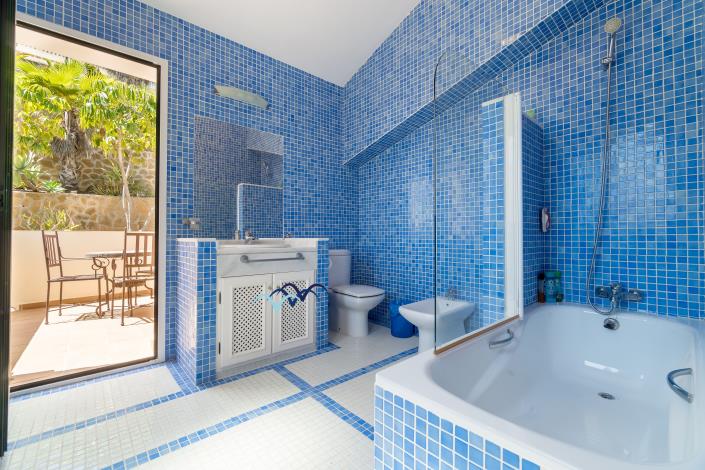 Image No.29-5 Bed Villa / Detached for sale