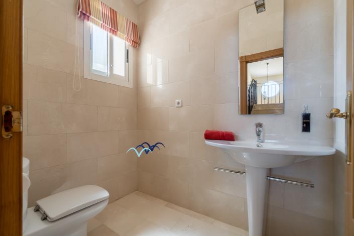 Image No.32-5 Bed Villa / Detached for sale