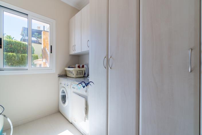 Image No.40-5 Bed Villa / Detached for sale