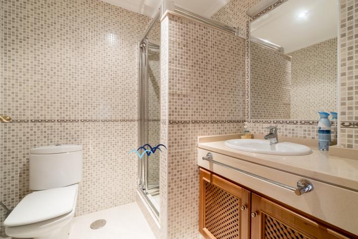 Image No.43-5 Bed Villa / Detached for sale