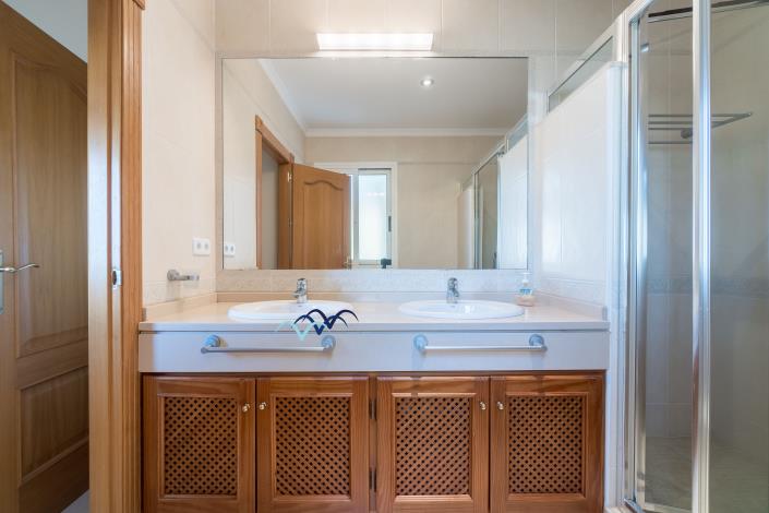 Image No.49-5 Bed Villa / Detached for sale