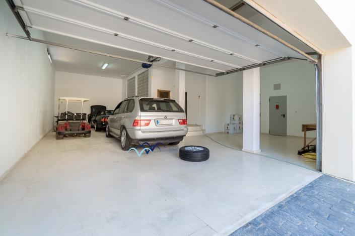 Image No.52-5 Bed Villa / Detached for sale