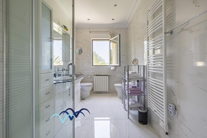 Image No.16-4 Bed Village House for sale