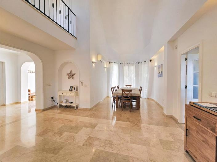 Image No.8-5 Bed Villa / Detached for sale