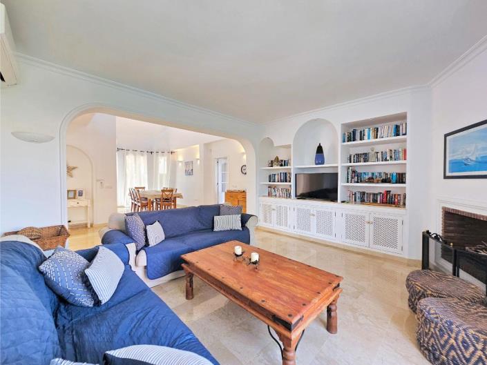 Image No.9-5 Bed Villa / Detached for sale